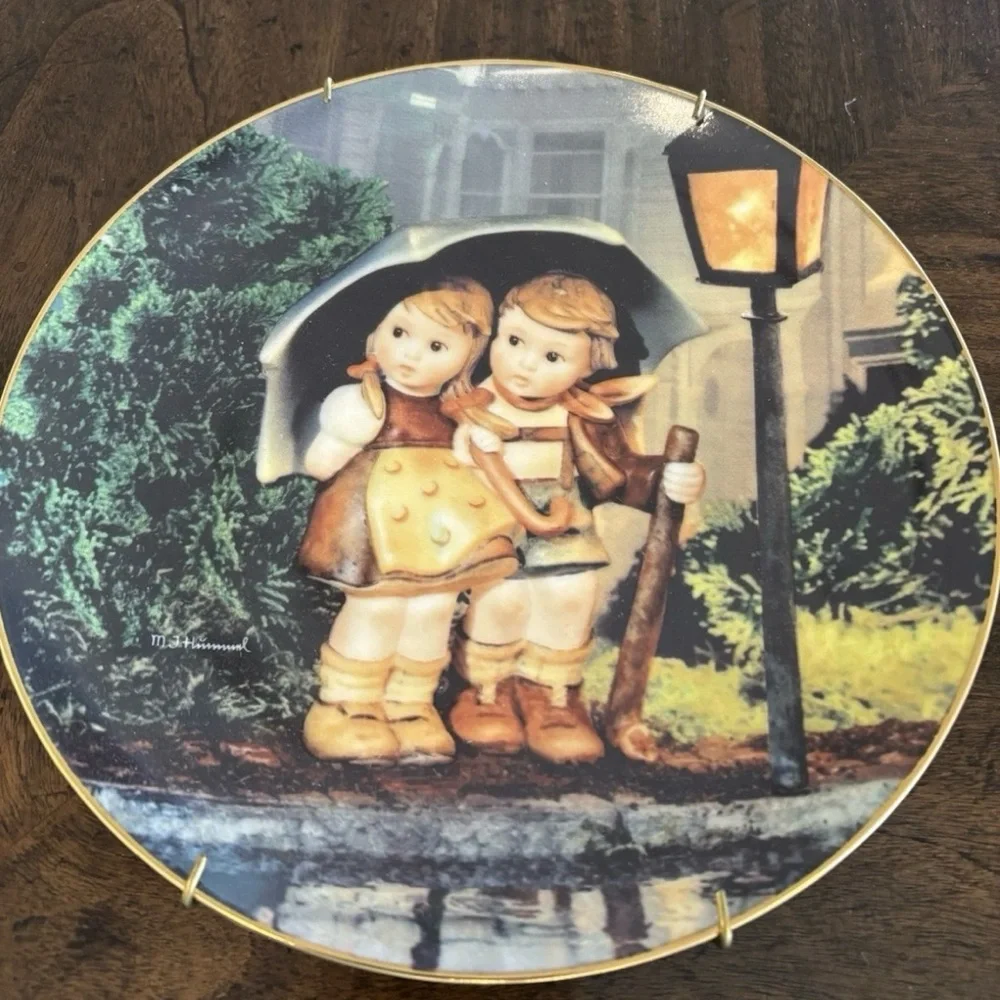 Charming Nostalgic Wall Plate Set of 6 MJ Hummel Vintage